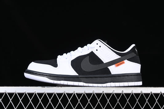 Nike Dunk Low Tightbooth